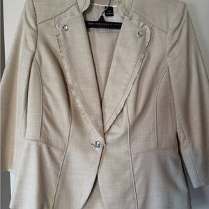 White House Black Market: Elegant Cream Women's Blazer and Skirt, size 8